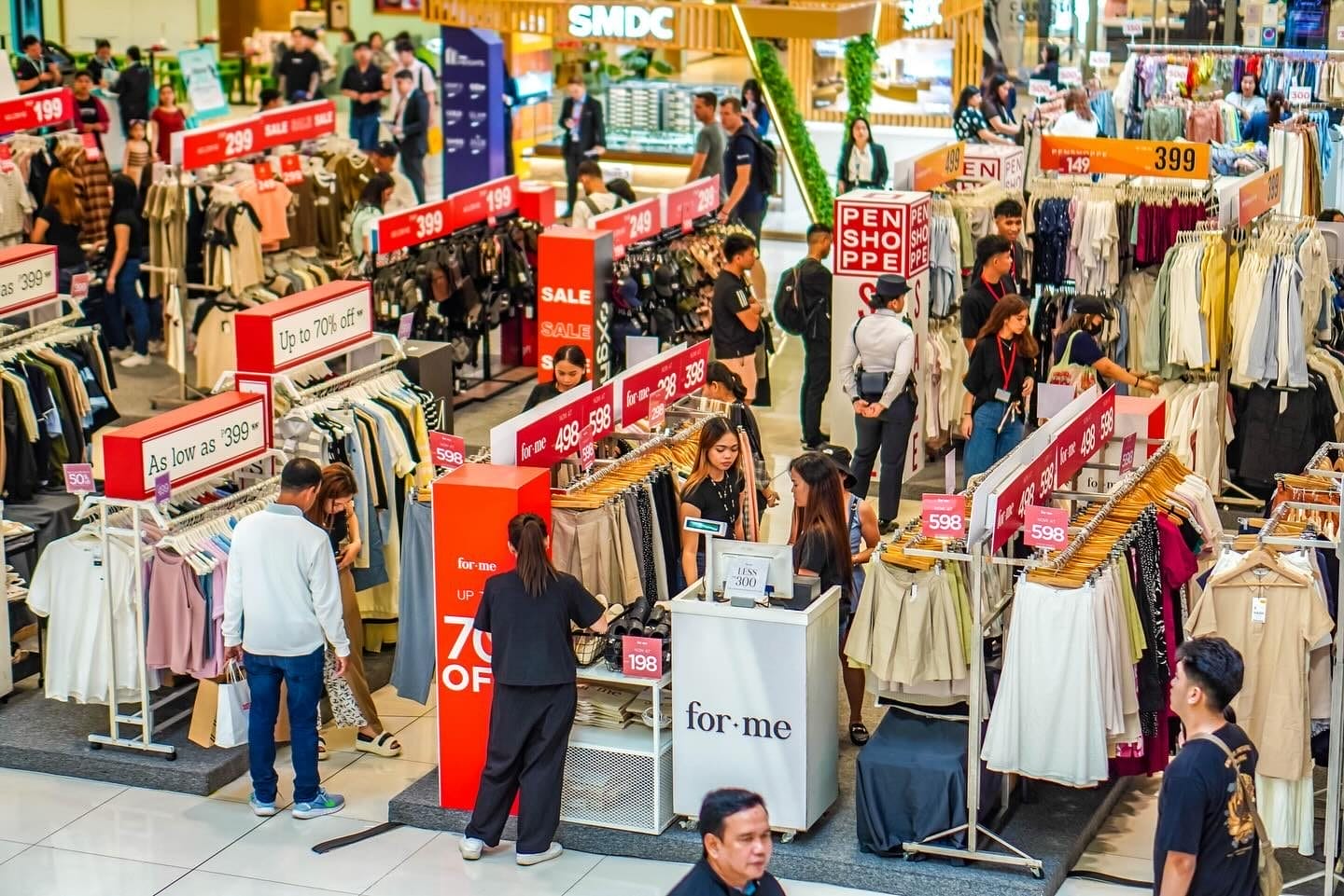 Christmas Shopping in Manila