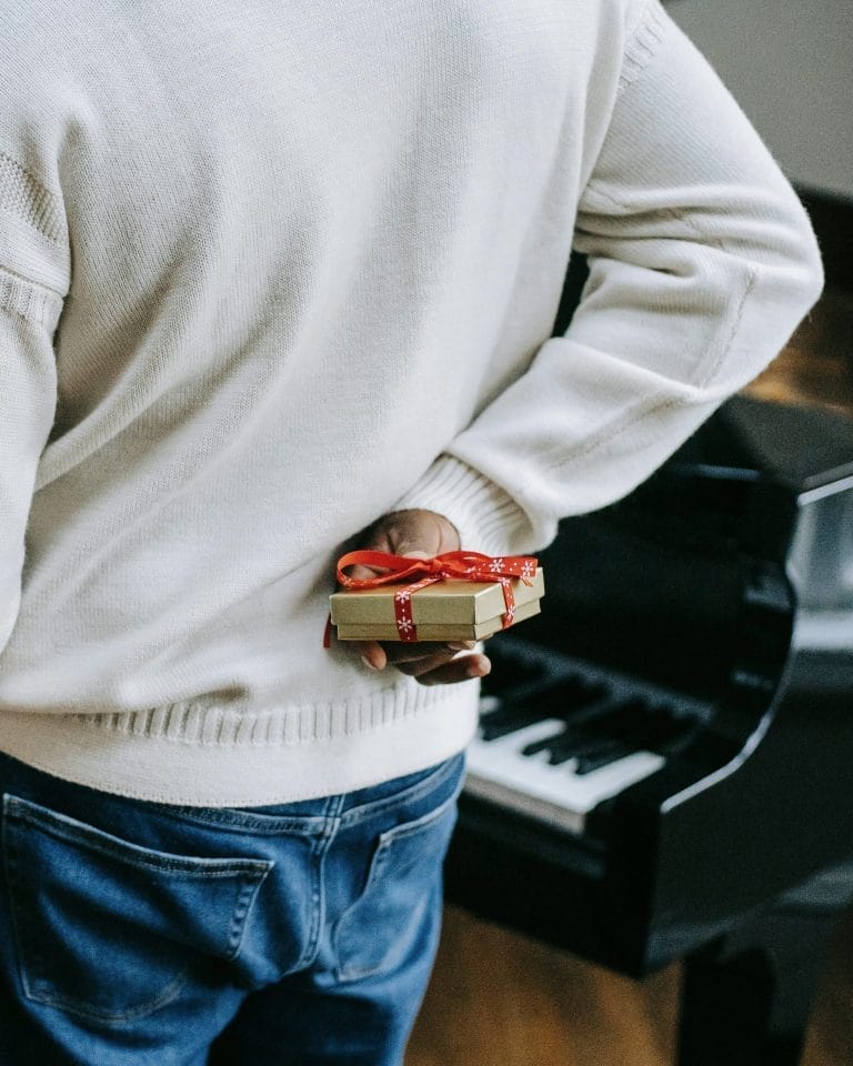 13th Month Pay Guide: 6 Smart Ways to Spend It Wisely