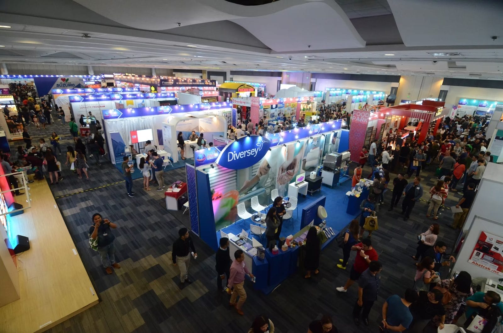 best food spots to try when travelling to Toronto during the holidays